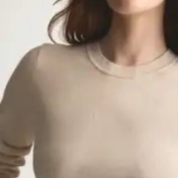 Lightweight Cotton Cashmere Crew Sweater - Picture 4 of 10